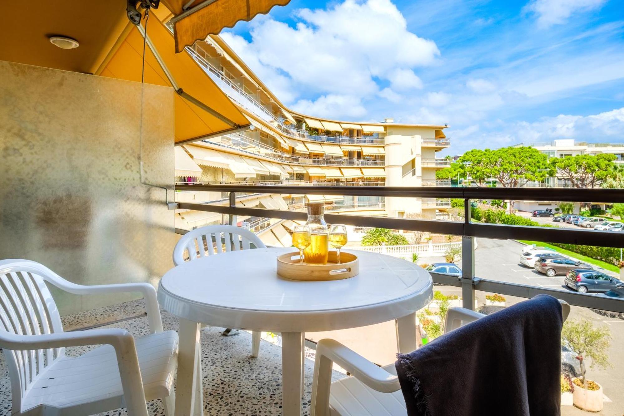 Résidence Pierre&Vacances Heliotel Marine Saint-Laurent-du-Var Exterior foto