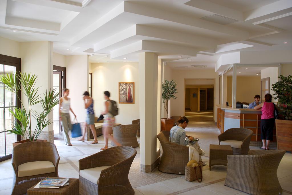 Résidence Pierre&Vacances Heliotel Marine Saint-Laurent-du-Var Exterior foto